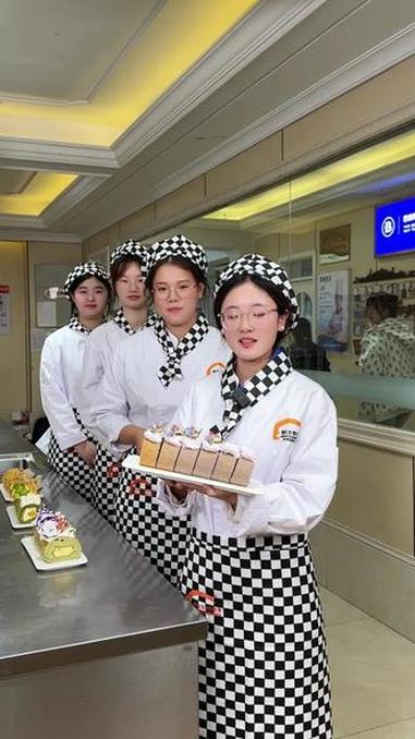 想学西点蛋糕?想当蛋糕师、裱花师、烘焙师?就来沈阳新东方技工学校!学习种类丰富多样,长短期