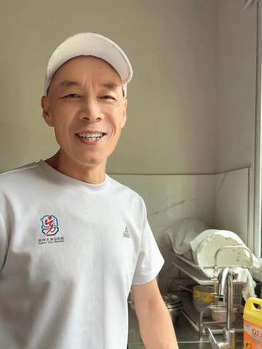 老铁们给个腌制黄瓜的方法！#腌制黄瓜 #切黄瓜 #老百姓的家庭厨房