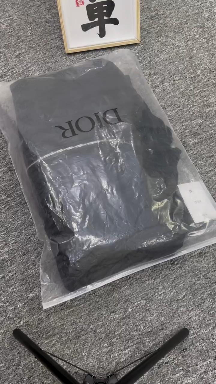 迪奥男士羽绒服,打造男士最帅一面,好看又高端