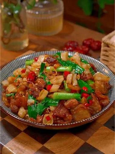 自制白辣椒炒肉 湘菜经典下饭菜 白辣椒炒肉 美食教程