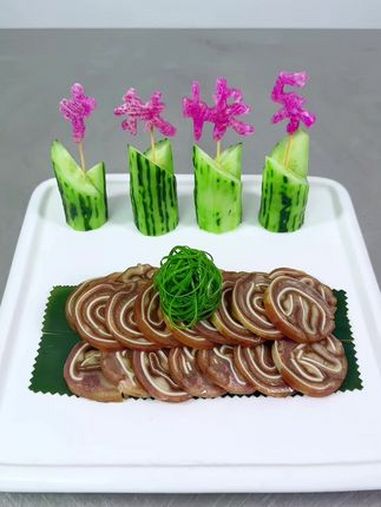 快捷的装饰菜品方法。凉菜系列 制作过程 果蔬造型 摆盘技巧 简单盘饰