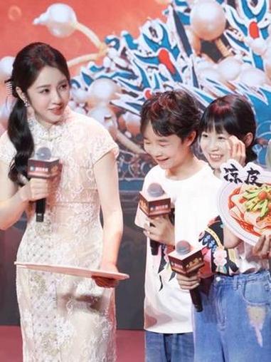 “黑娃”用教王晓晨用陕西话安利肉夹馍,累坏王晓晨。#王晓晨 #王少熙 #王子铭 #电视剧主