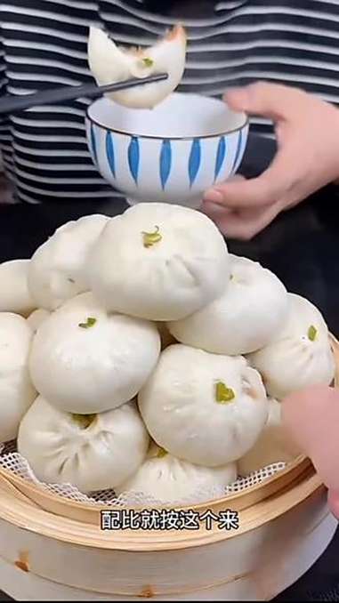 跟着吕小厨学做牛肉小笼包 小笼包做法 小笼包 牛肉小笼包 谁发面的这些美食 跟着吕小厨学做