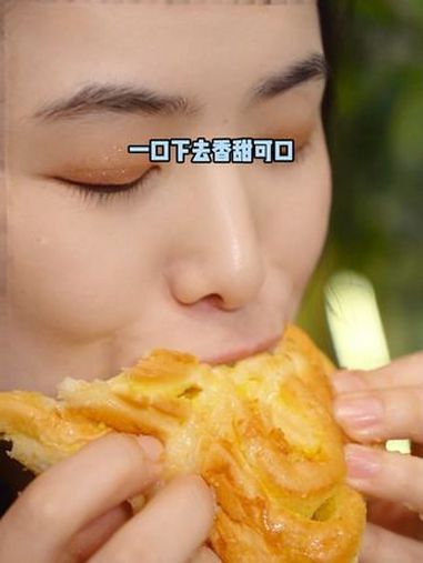 一打开就闻到浓浓的香味,简直太符合我的口味了 左烘右焙面包 椰蓉面包 早餐吃什么 妈呀太好