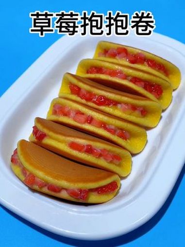特别好吃的草莓抱抱卷,做法简单,快给孩子试试 宝宝爱吃 宝宝辅食 好吃到停不下来 一口下去