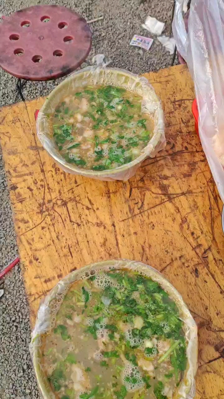 热烧饼夹垛子牛肉 羊肉汤 麻酱烩面