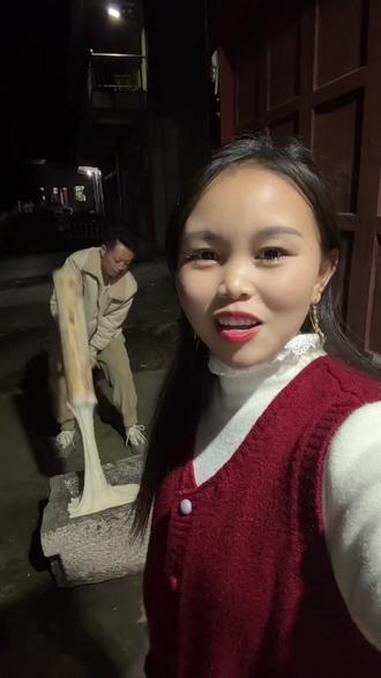有新年的气氛啦，我们这里过新年都要打糍粑，朋友们、你们那里的特色是什么呢？