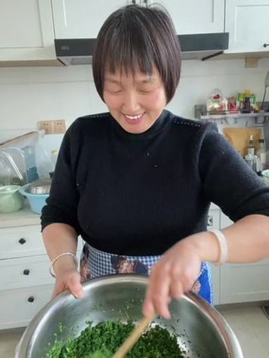 荠菜猪肉馅饺子 野菜美食 味道好极啦 自己动手丰衣足食 想吃的来品尝 上得厅堂下得厨房