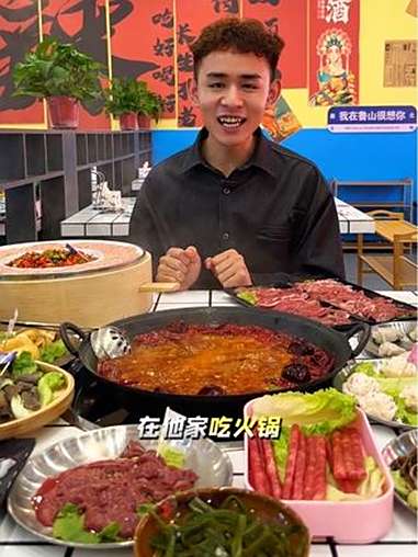 老厂街菜市老火锅新店开业半斤牛肉八两鸭肠抖音团购仅需一块钱火锅底料全是采用正宗重庆底料口味