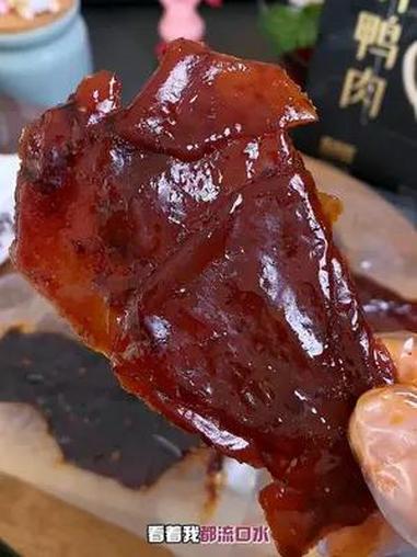 真的是绝了鸭,看着我都流口水,脱骨去皮的酱板鸭都是整块原切的,酱香浓郁香辣入味 口感特别好