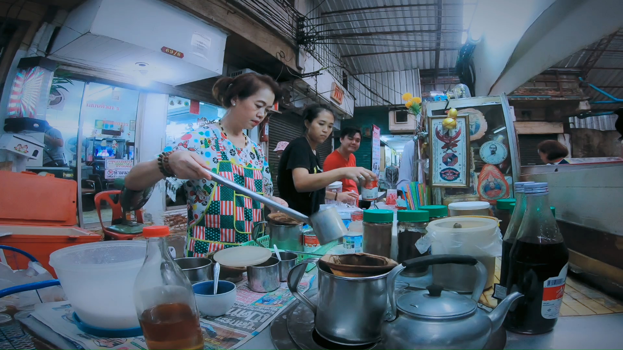 泰国曼谷像青岛啤酒的袋装奶茶你喝过吗 #回归童心之旅# 