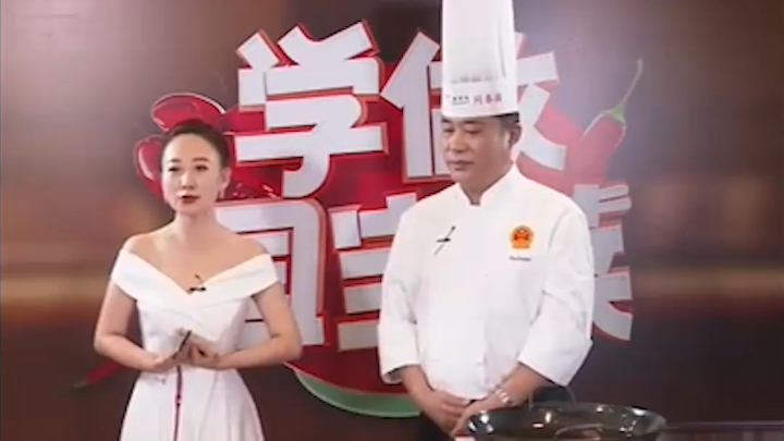 #学做国宝菜# 松鼠鳜鱼的来源你了解吗~有一说乾隆皇帝下江南,偶然间吃到松鼠鳜鱼,非常满意