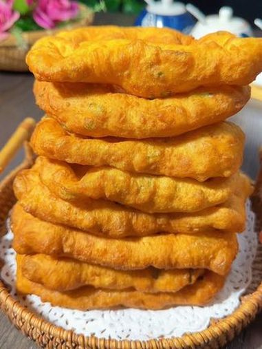 香酥油饼 搭配豆浆小咸菜都非常不错,做法比油条简单,非常好吃@抖音 @抖音小助手 @抖音创