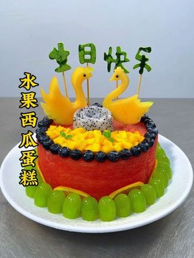 如果你的女神马上要过生日了可以像我一样做这样一个水果蛋糕吧 厨师 美食 摆盘技巧 吃出仪式