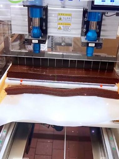 哇～好多蛋糕呀!都是用超声波蛋糕切割机切的!超声波蛋糕切割机 蛋糕切块机 外贸出口 烘焙设