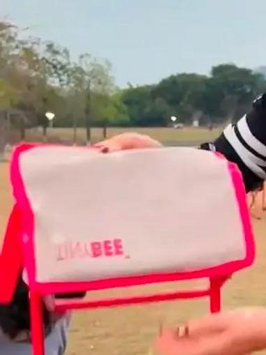 可以装在包里的凳子,出门钓鱼、旅行、遛弯带着都行,走到哪都能休息,特别方便 折叠凳便携