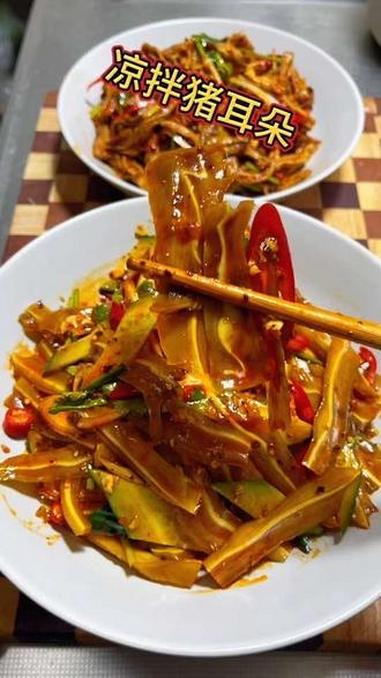 过年待客餐桌上，少不了这道下酒凉拌猪耳朵，简单方便还好吃#美食教程 #红油耳片 #年夜饭