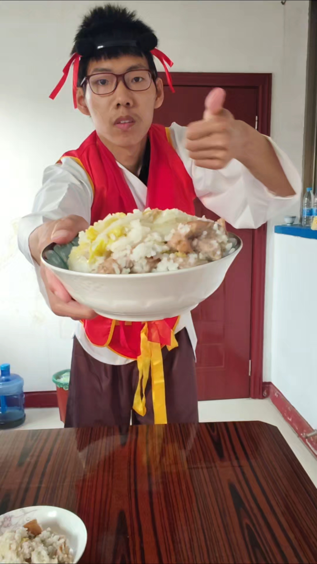 哪吒cos请您吃娃娃菜面包炒饭