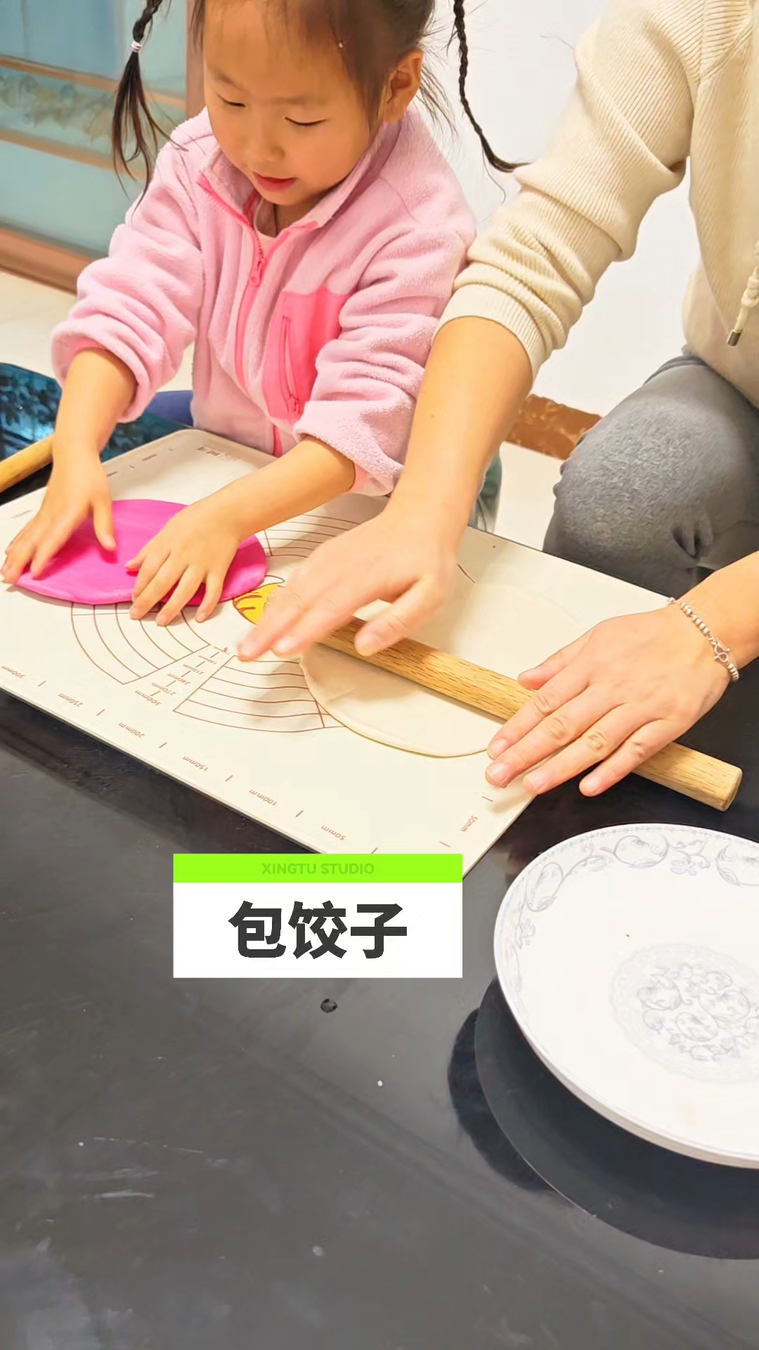 亲子日常包饺子