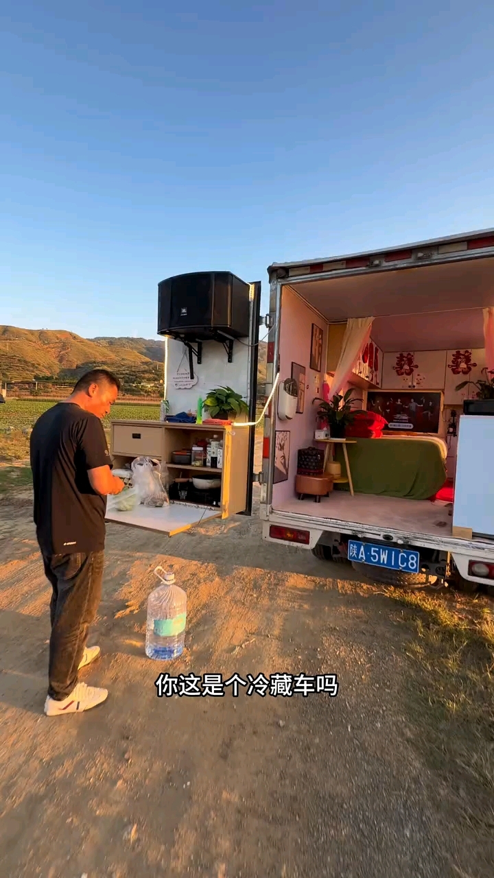冷藏车改房车，不得不说这位大哥太有才了