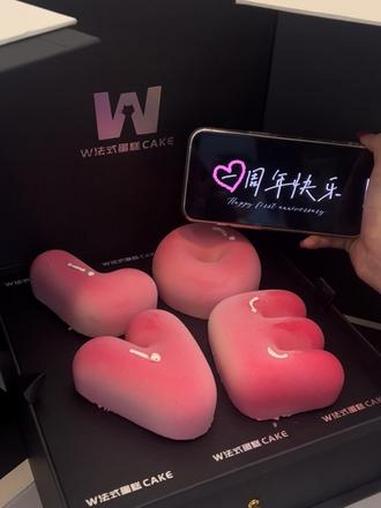 纪念日的仪式感!这块love蛋糕甜到心尖儿～#纪念日蛋糕 #甜品脑袋冲 #仪式感拉满 #蛋