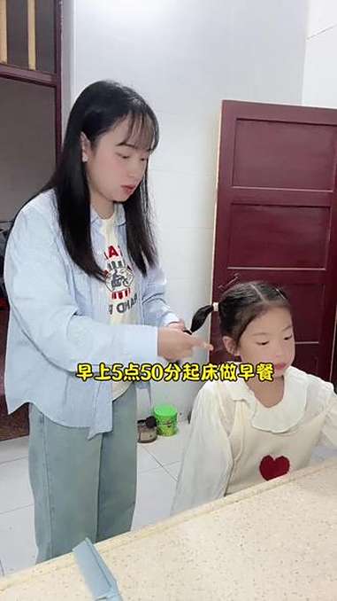 家有一年级小学生,5点50分起床做早餐,送完孩子去学校,又马不停蹄的赶回来带小宝,这就是我