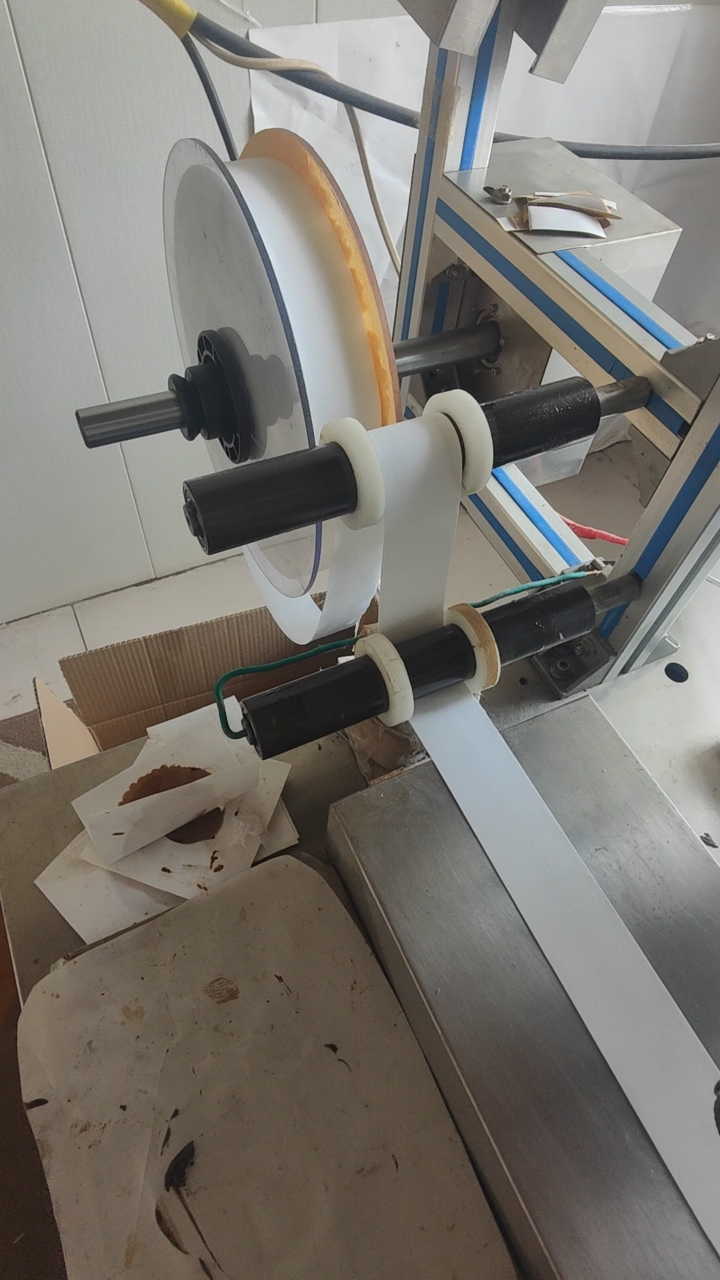 发明专利配方,政府非物质文化遗产,单德文拔毒膏生产中。