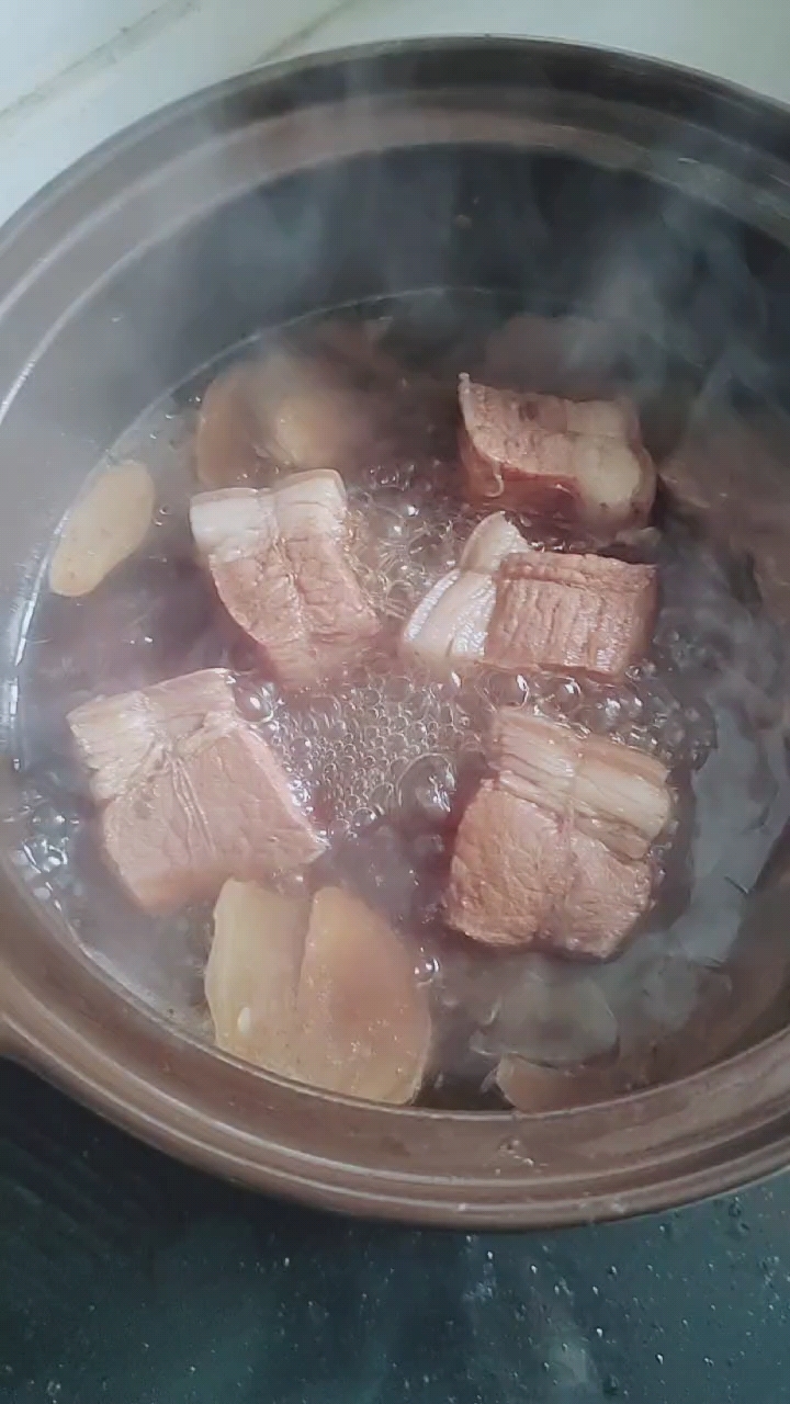第一次做东坡肉,汤味甜香
