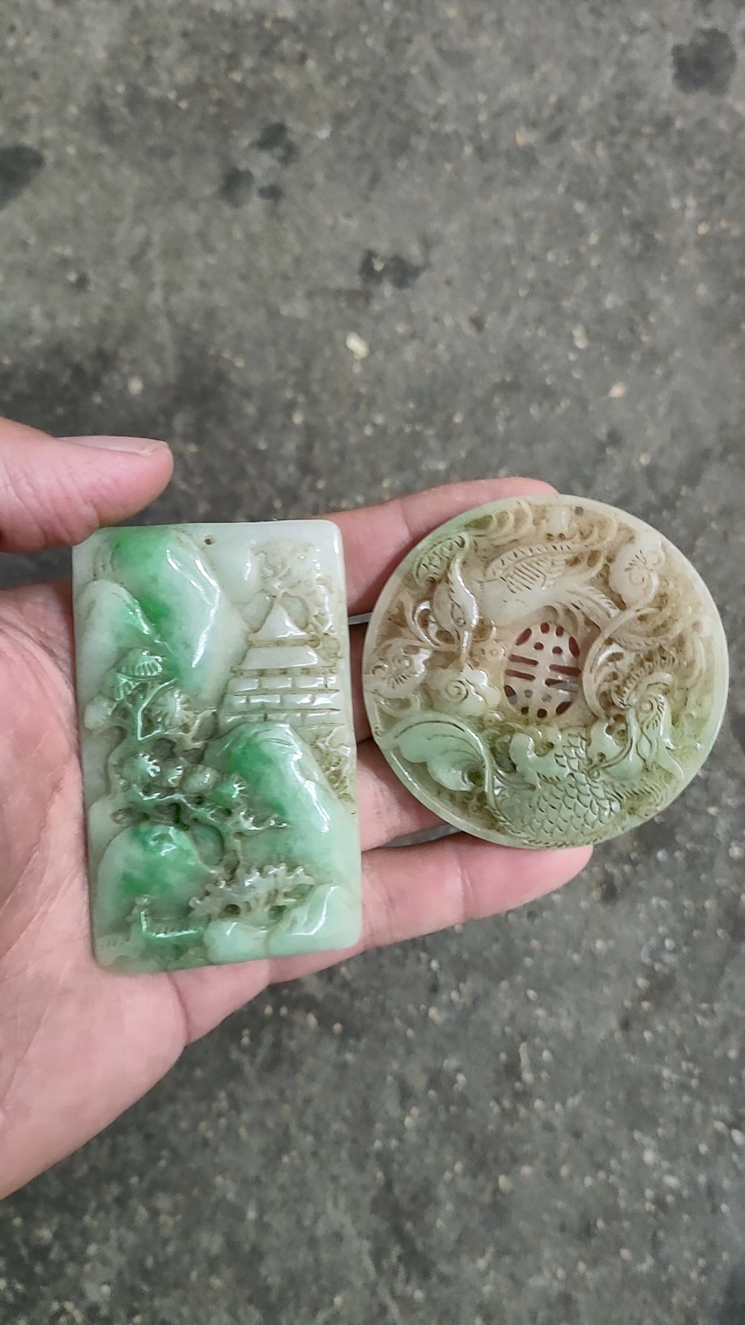 翡翠的山水牌子雕工漂亮