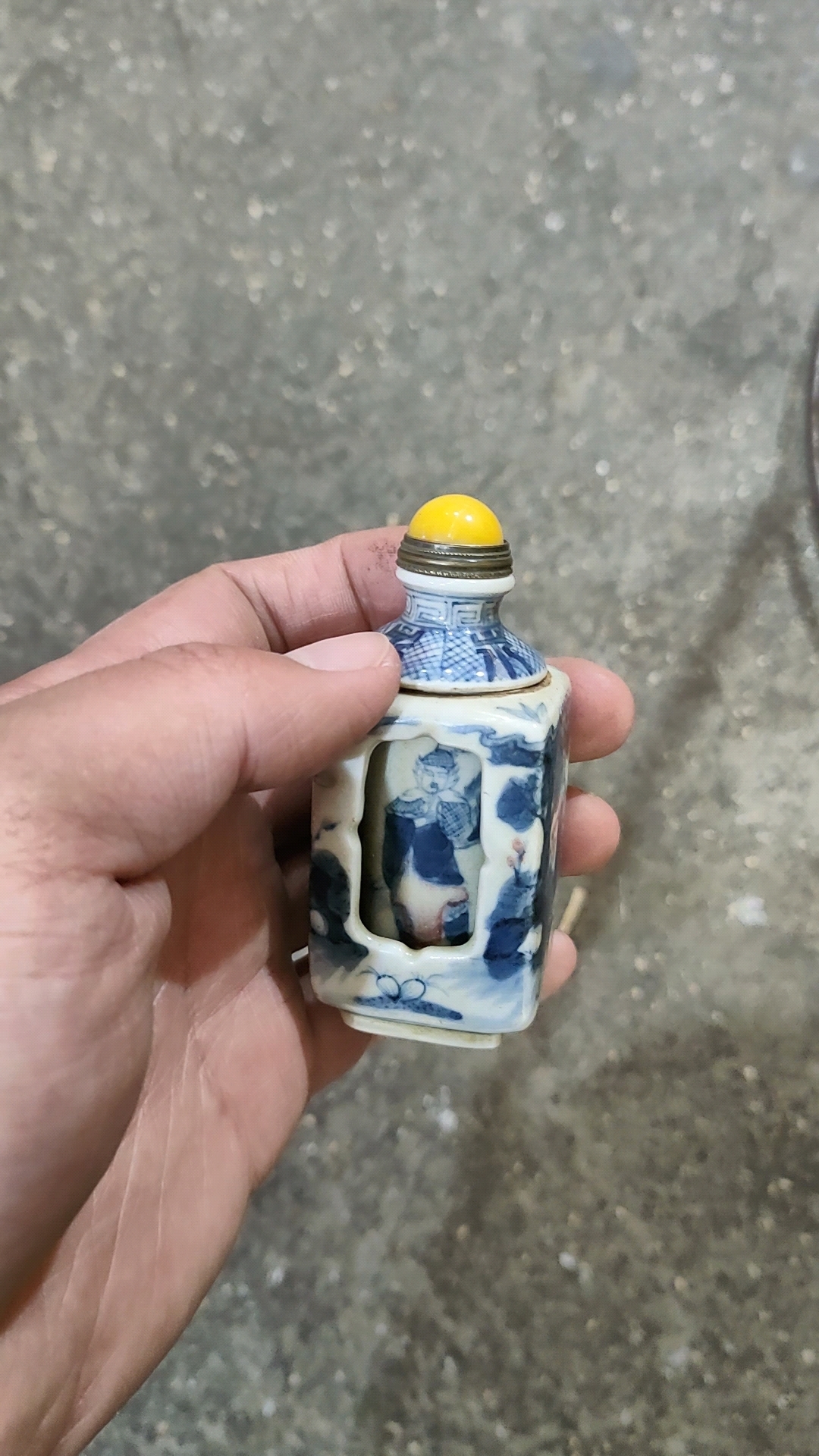 青花瓷转心鼻烟壶