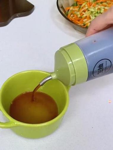 挤压油壶家用带防尘盖调料瓶厨房酱油瓶番茄酱沙拉酱瓶 好物推荐 厨房必备 生活好帮手