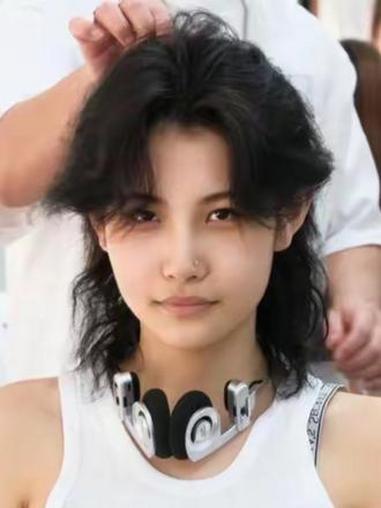 狼尾鲻鱼头卷发真的帅唉谁懂啊家人们 #狼尾 #狼尾发 #狼尾鲻鱼头 #狼尾发型 #斩女发型