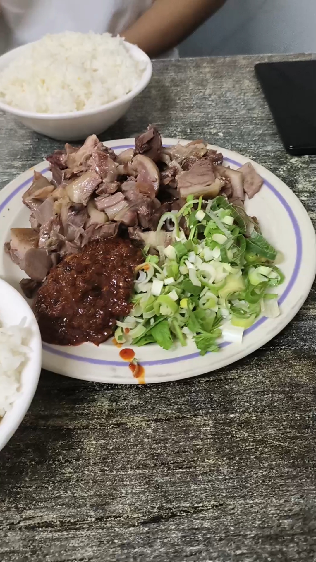 午餐狗肉汤饭嘎嘎香