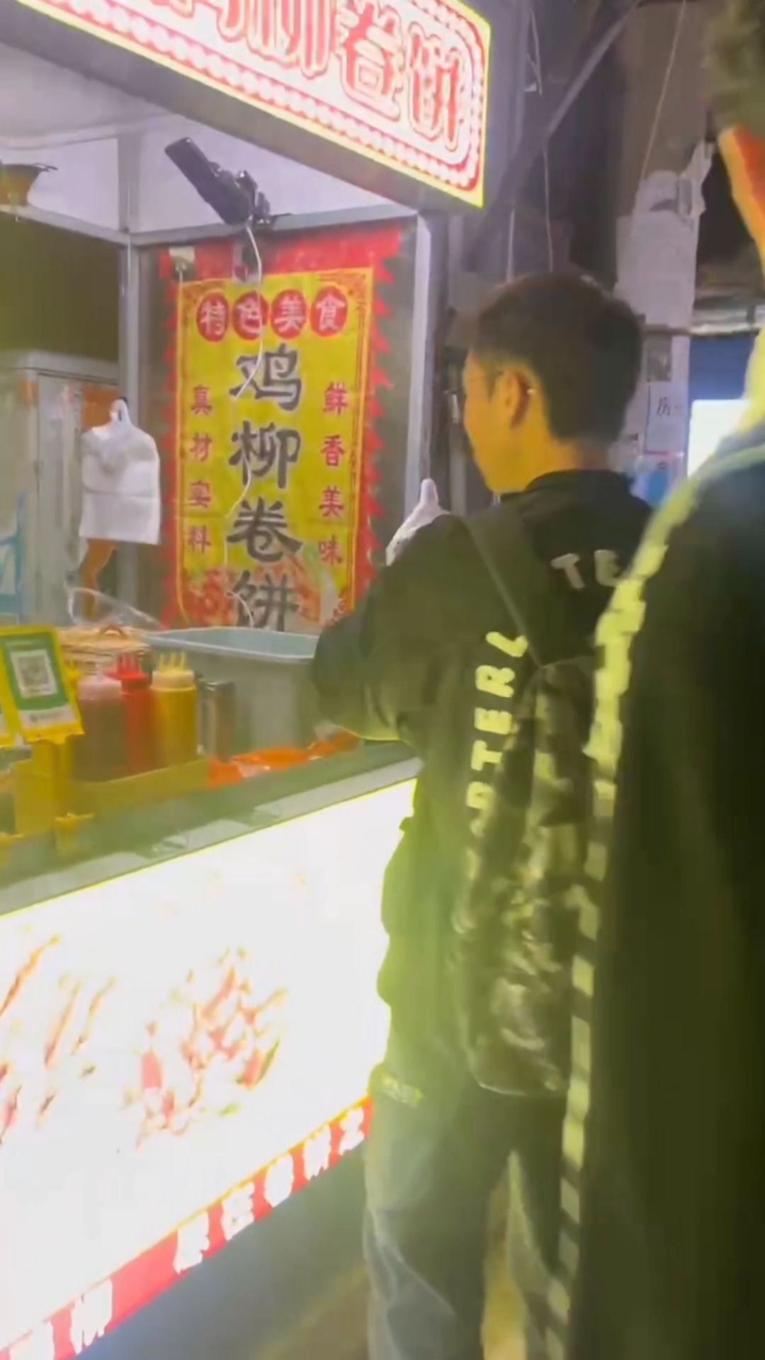 网红小吃  香酥鸡柳卷饼