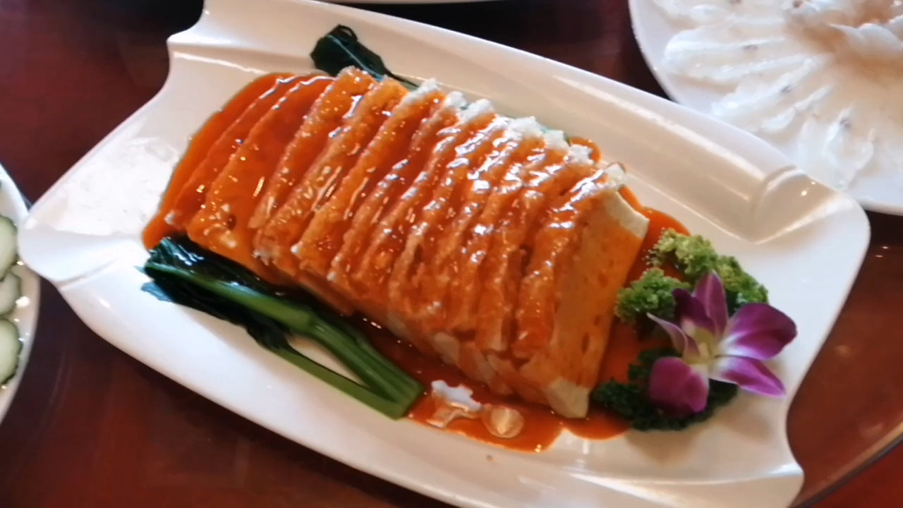 #美食星推官# 弹口的鱼扣,满桌的横县鱼生,在南宁昆仑大道60号的南乡仔香七里店吃饭,选择