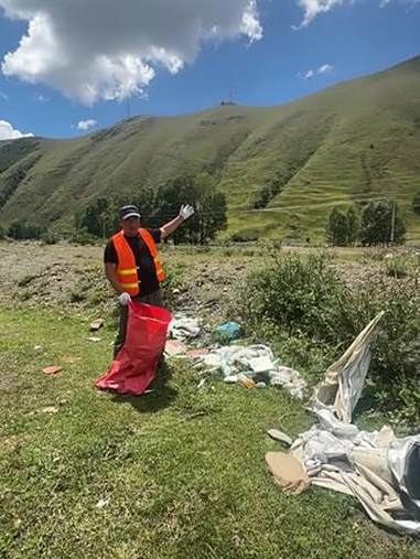 新都桥镇鱼子溪方向路两边很多被丢的垃圾 自驾游 记录真实生活 捡垃圾 318川藏线 公益正