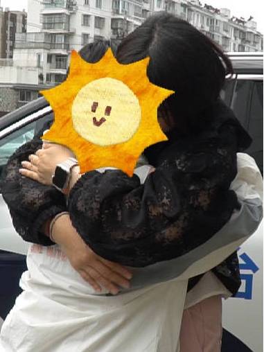 「接警员温柔劝说轻生女孩送温暖抱抱「心」」温暖中国 近日,宣城公安在线 110接到一女孩的