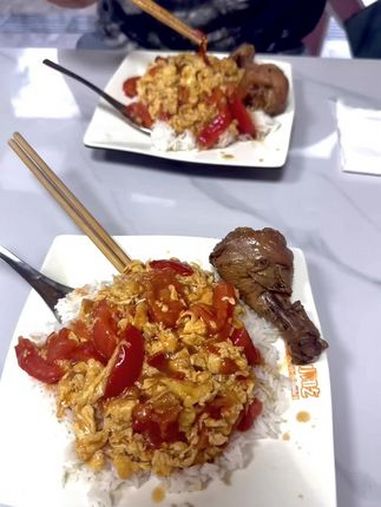 番茄炒蛋盖浇饭!西红柿炒鸡蛋 盖浇饭 谁懂这一口的好吃程度 沙县小吃