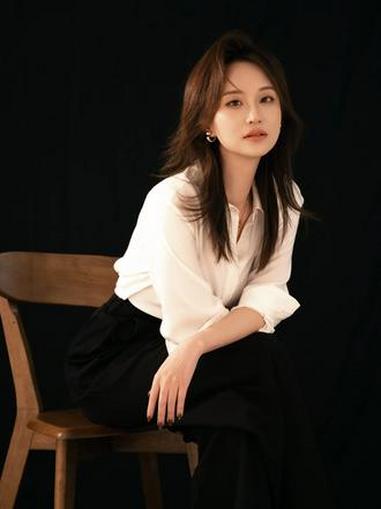 羽绒服 品牌折扣店 冬季穿搭 源头工厂 今天直播专属价 #美式短款羽绒服女 #白色棉服短款