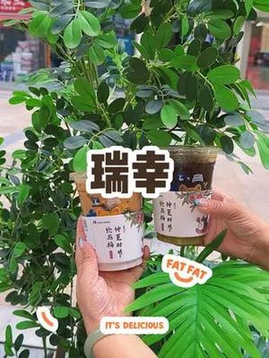 瑞幸西梅拿铁回话回归啦 人气王西梅拿铁终于回归 707天的等待 瑞幸西梅回归了   今夏必