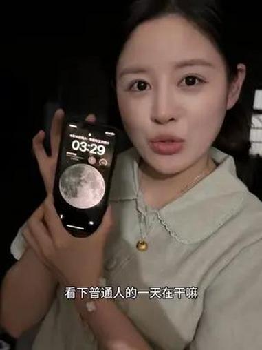 穿上妈妈的鞋子走来走去才明白她为了这个家付出多么不容易 我吃着汉堡喝着奶茶每天无忧无虑当我