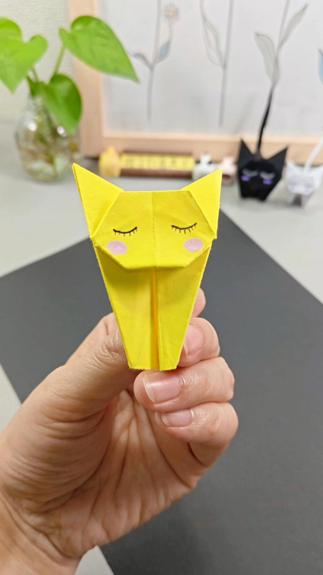 超级可爱的折纸小猫咪来了,快来撸猫啊,没有的自己折一个吧!