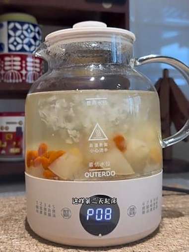这个多功能养生壶能煮果茶花茶，煲汤，炖银耳，还能提前预约保温，一体式设计放在办公室和家里都