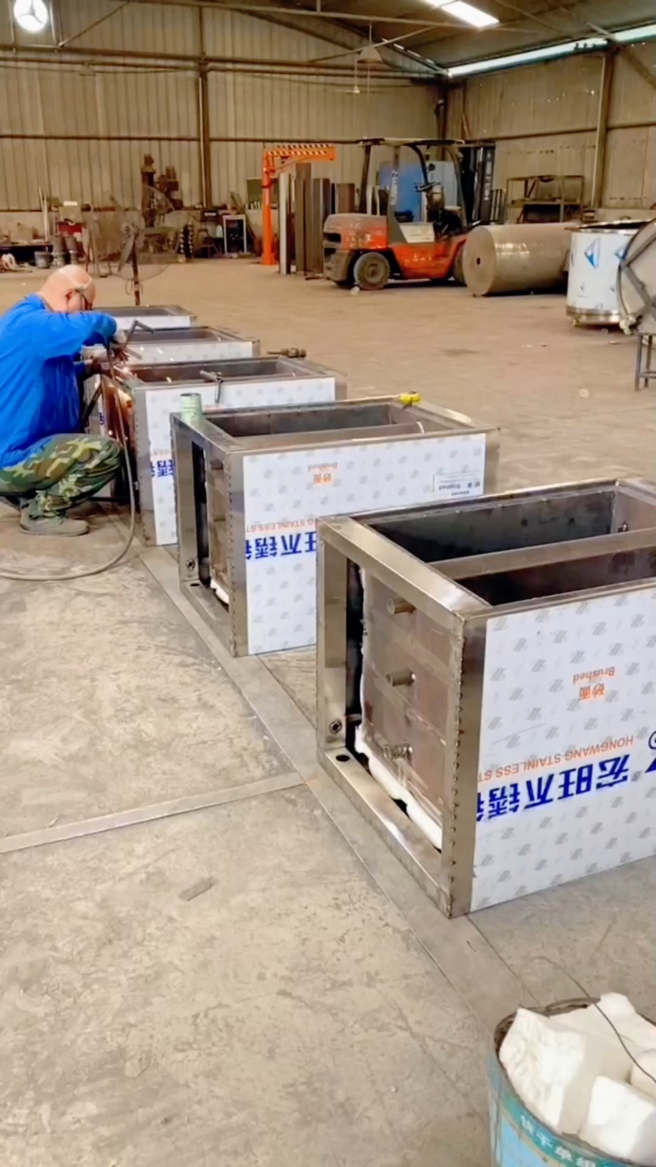 四条鱼智能烤鱼箱,温度可控可调,手动自动可调,鱼肉夹起来不散