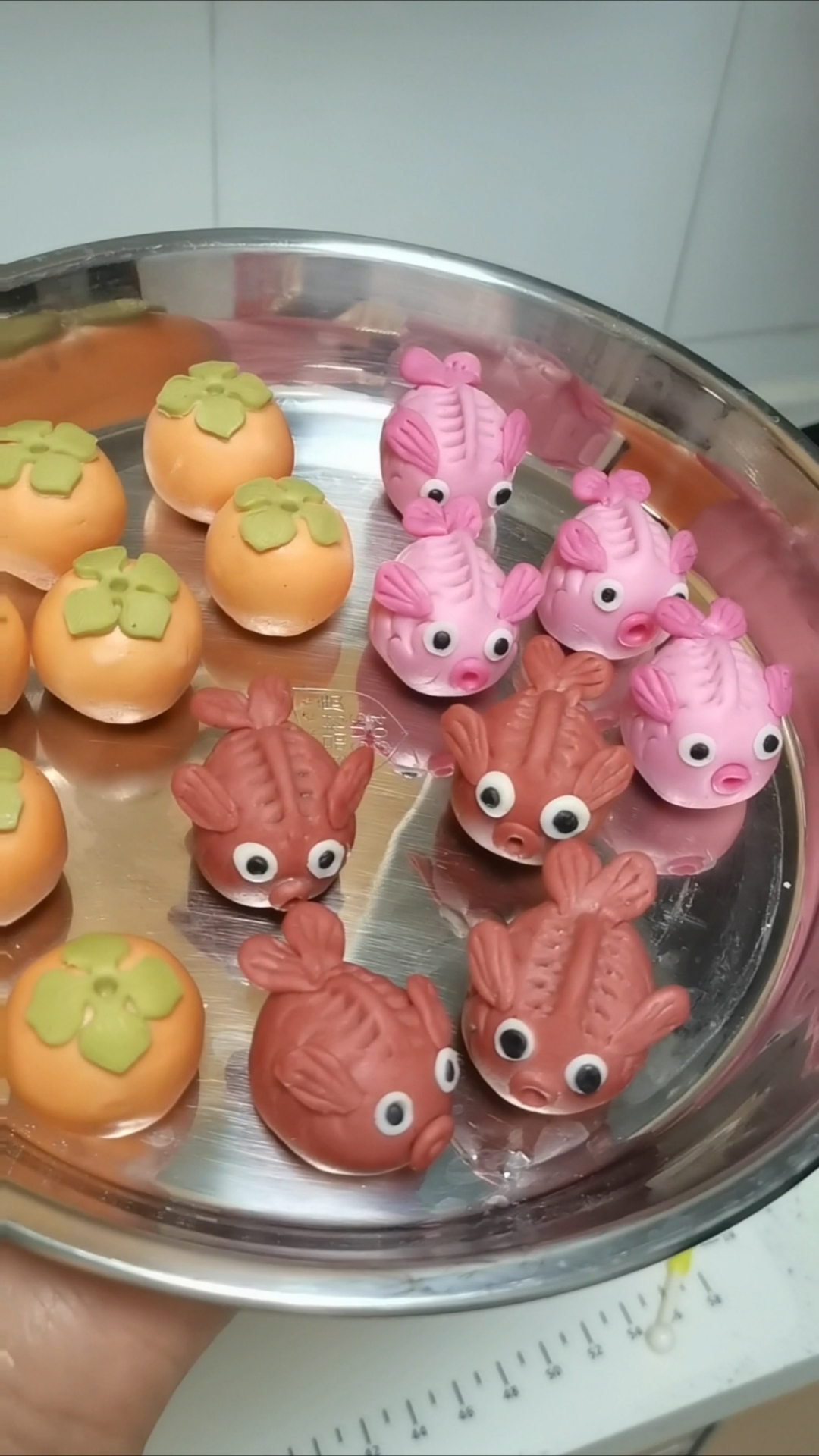 柿柿如意,年年有鱼,“好运”都在汤圆里～#卡通汤圆##美食#