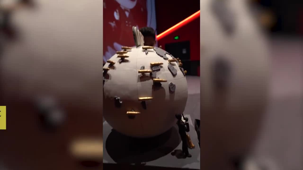 哇塞!看场电影居然被这位北京资深影迷给安排了,一起吃蛋糕唱生日歌给詹姆斯邦德过101岁生日