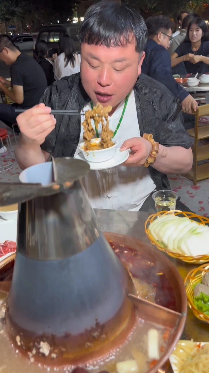 老北京的炭火铜锅