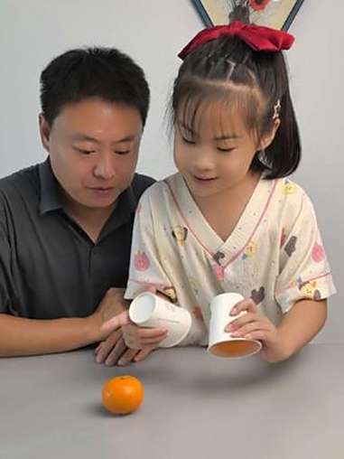 万万没有想到竟然小棉袄忽悠了 纸杯 杯子 亲子互动 游戏 亲子