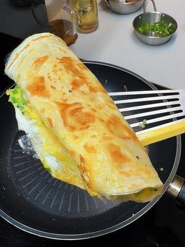 #懒人煎饼做法 #早餐必备煎饼 #不糊底不粘锅 #超香煎饼 #鸡蛋饼新做法