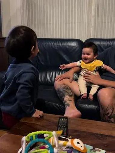 Leo 哥哥 跟 Eva 妹妹  萌娃 混血宝宝 萌宝 幸福一家人 可爱